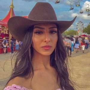 Meet your Posher, Dina